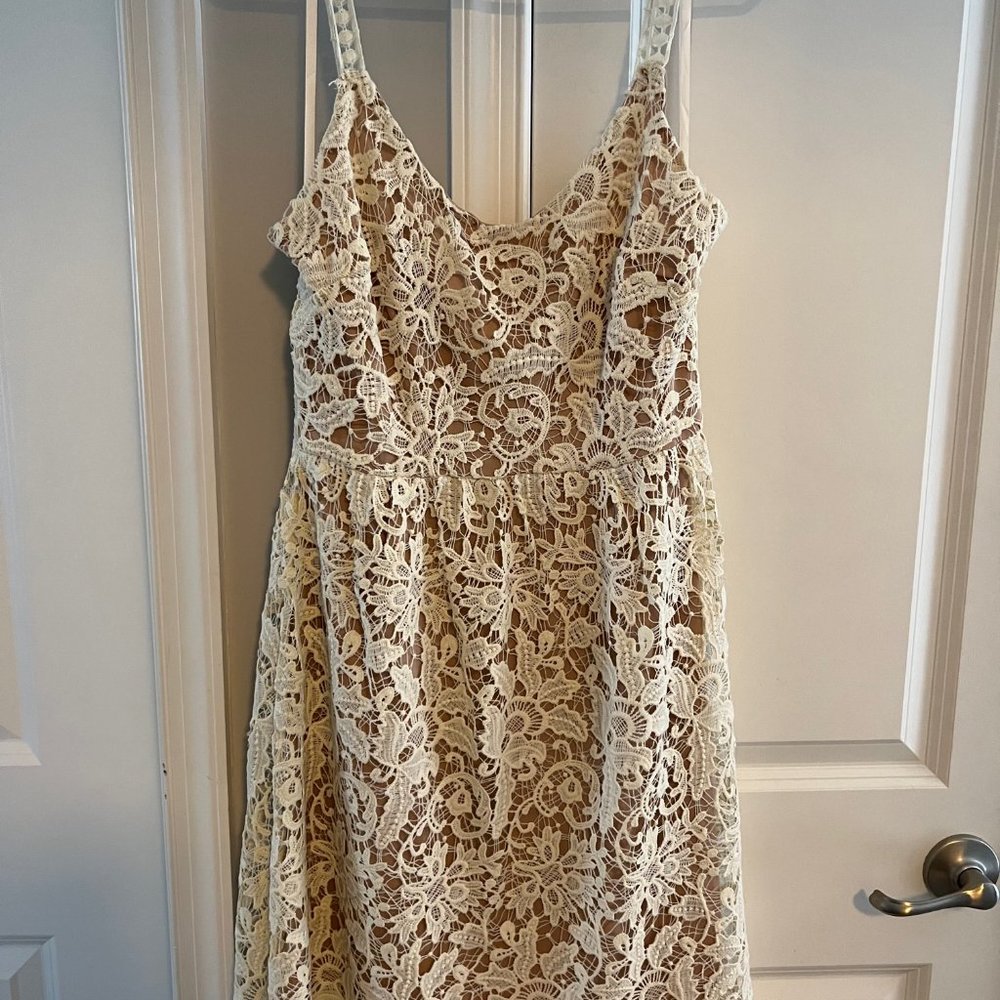 She & Sky Lace Dress Size M
